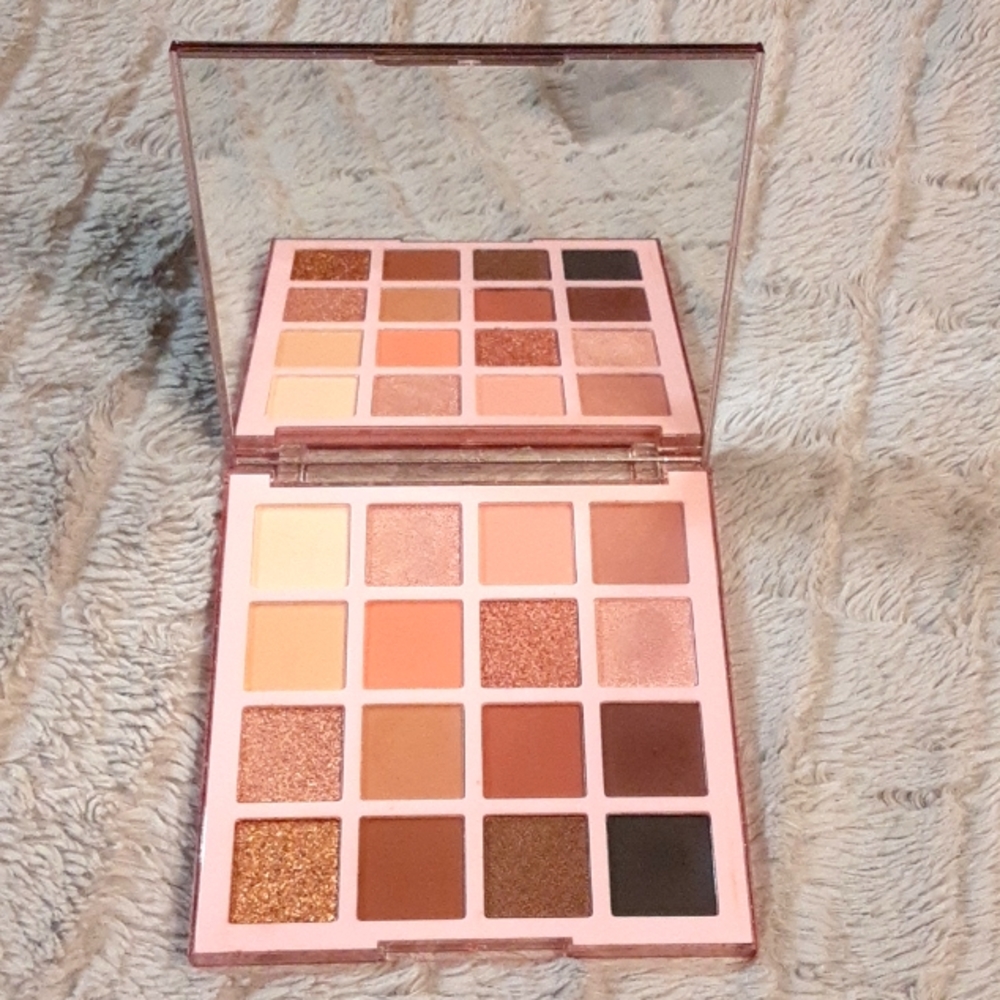 L.A. GIRL NUDIE CUTIE 16 COLOR EYESHADOW PALETTE